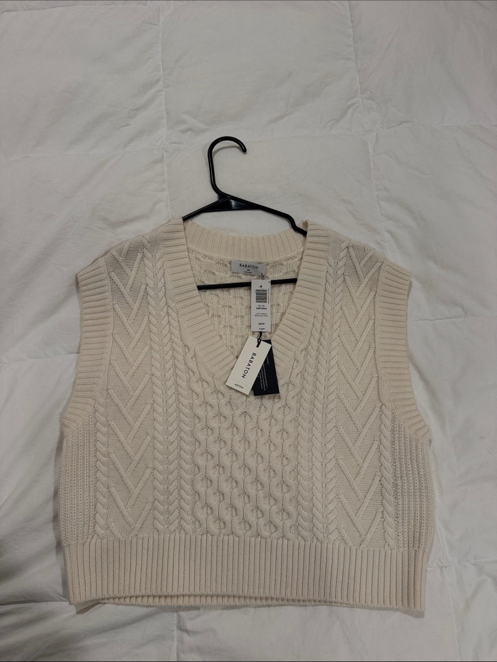 Aritzia Cream Cable Knit V-Neck Sweater Vest NEW - NEVER WORN -